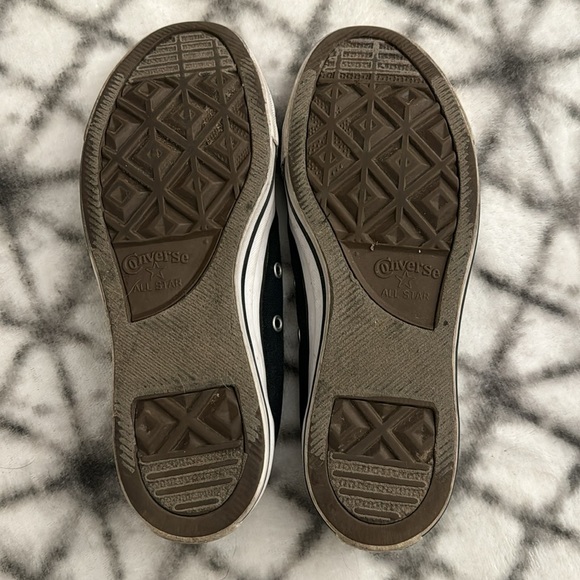 Used B&W Unisex Converse - Men’s 6/Women’s 8 - Picture 6 of 7